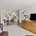 A302 By Interhome *